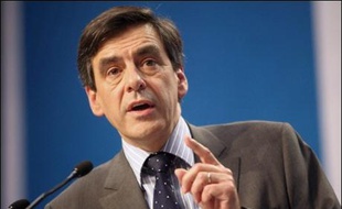 Le projet gouvernemental controversé d'exonération fiscale et sociale des heures supplémentaires, concrétisation du slogan de Nicolas Sarkozy "travailler plus pour gagner plus", prend corps, le gouvernement achevant ses consultations avec les partenaires sociaux.
