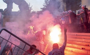 De nouvelles violentes manifestations ont éclaté à Belgrade, le 8 juillet 2020.