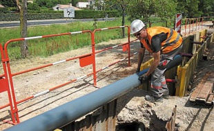 Entamé en juin, la chantier de trois nouvelles lignes à 225 000 volts doit s'achever en 2015.