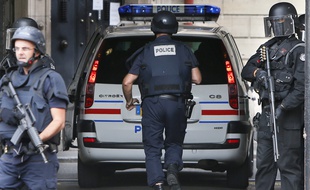 Arrivée d'Abdelkader Merah au Palais de justice de Paris pour une audition, en 2012