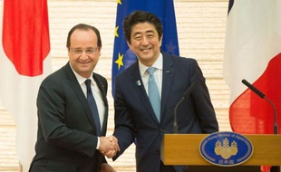 Le président français François Hollande s'est engagé samedi à Tokyo à agir activement pour qu'aboutissent les discussions en vue d'un accord économique entre le Japon et l'Union Européenne et afin que la croissance redevienne durable dans les deux régions.