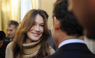 Carla Bruni-Sarkozy lors de la fête de Noël organisée à l'Elysée, le 14 décembre 2011.