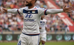 Pour son dernier match officiel sous le maillot de l'OL avant sa blessure au genou, Nabil Fekir s'est offert un retentissant premier triplé en L1 à Caen (0-4).