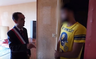 Robert Ménard part à la rencontre des réfugiés syriens dans une vidéo sur Youtube, le 11 septembre.