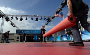 Derniers préparatifs avant l'ouverture du festival de Deauville en 2007