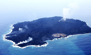 L'île de Nishinoshima, au Japon, le 14 novembre 2014.