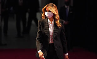 Testée négative au Covid-19, Melania Trump annule cependant un déplacement en raison d'une