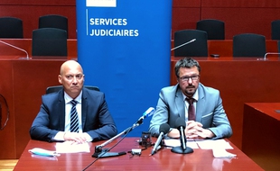 Pascal Gontier, directeur interrégional de la police judiciaire de Rennes et Yvon Ollivier, procureur adjoint de la République de Nantes, samedi 29 août 2020.