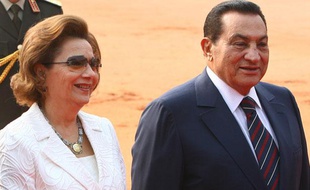 Le président égyptien Hosni Moubarak et son épouse Suzanne à New Delhi, en Inde, le 18 novembre 2008.