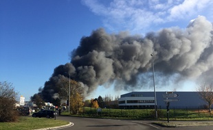 Les fumées empêchent les trafic des avions.
