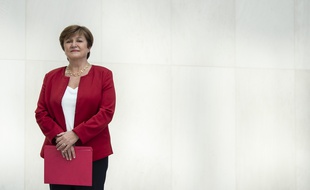 La Bulgare Kristalina Georgieva prend les rênes du FMI dans une économie mondiale fragilisée.