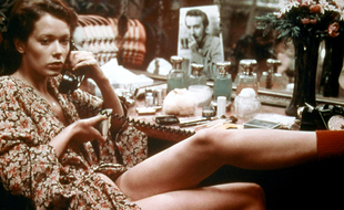 Sylvia Kristel dans le rôle-titre du film Emmanuelle.
