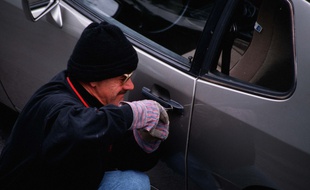 Vol de voiture (illustration).