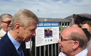 Duppigheim, le 22 mai 2016. - Plus de 600 personnes sont venues à l'inauguration du premier stade Arsène Wenger à Duppigheim en présence du manager d'Arsenal.