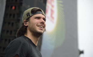 Le rappeur Orelsan, pendant un concert à Paris le 19 juillet 2014.