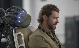 Hugh Jackman dans Chappie