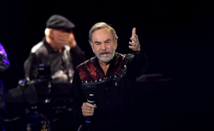Neil Diamond en concert à Los Angeles le 12 août 2017.