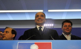Le vote des adhérents pour désigner un nouveau chef à l'UMP a tourné à la foire d'empoigne dimanche soir, Jean-François Copé et François Fillon revendiquant chacun de leur côté la victoire, pendant que leurs camps s'accusaient de fraudes.