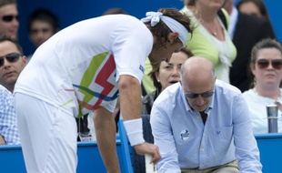 La police britannique a ouvert lundi une enquête après le dépôt d'une plainte pour "agression" contre l'Argentin David Nalbandian, qui a blessé dimanche un juge de ligne en donnant un coup de pied dans sa chaise lors de la finale du tournoi ATP du Queen's.