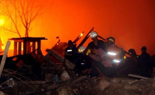 Une explosion, qui a entraîné un important incendie ayant fait rage pendant plusieurs heures, a fait au moins 17 morts et des dizaines de blessés dans la nuit de mercredi à jeudi à Rangoun, a indiqué un responsable birman, précisant qu'il ne s'agissait pas d'une bombe