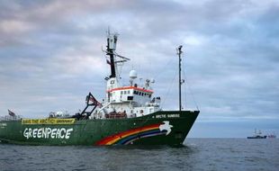 Peter Willcox, capitaine de l'Arctic Sunrise, le navire de Greenpeace arraisonné le 19 septembre en Arctique et dont les 30 membres de l'équipage sont incarcérés et inculpés de "piraterie", a dit lundi avoir "beaucoup de regrets".