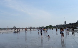 Le miroir d'eau à Bordeaux, le 22 juin 2018.