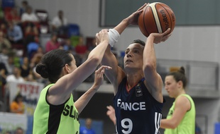 Céline Dumerc et les Bleues ont débuté leur Euro par une victoire étriquée face à la Slovénie (70-68).