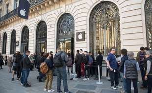 Après ceux du Louvre et d'Opéra (photo), Apple projette l'ouverture de nouveaux magasins à Paris. Au marché Saint-Germain mais aussi et surtout sur l'avenue des Champs-Elysées.