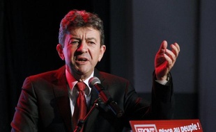 Jean-Luc Mélenchon, candidat du Front de gauche à la présidentielle, a estimé mardi que l'organisation d'un référendum en Grève sur le plan d'aide européen à ce pays était "un minimum de démocratie".