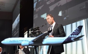 Le PDG d'Airbus, Fabrice Brégier, lors d'une conférence de presse le 13 janvier 2015 au siège de la compagnie aéronautique à Colomiers, près de Toulouse