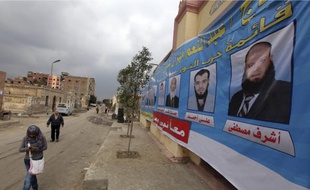Le Caire (photo) et Alexandrie voteront aujourd'hui, alors que le reste du pays est appelé aux urnes demain.