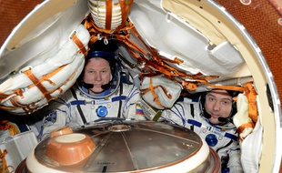 Qui de mieux placé qu'un astronaute pour parler de confinement? Ici sur la photo, datant de 2017, Thomas Pesquet (droite) avec le commandant russe Oleg Novitsky.