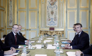 Emmanuel Macron et le patron de Facebook, Mark Zuckerberg, lors d'un réunion à l'Elysée, à paris, le 10 mai 2019.