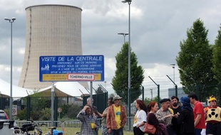 Une amende de 2.000 euros a été requise lundi devant la cour d'appel de Toulouse contre EDF, poursuivie par des associations antinucléaires à la suite d'une fuite radioactive dans la centrale de Golfech (Tarn-et-Garonne), a-t-on appris auprès des avocats.