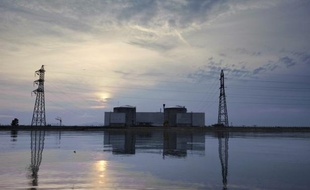 EDF va "engager des discussions" avec l'Etat pour obtenir des indemnités liées à la fermeture anticipée de la centrale nucléaire de Fessenheim, a affirmé jeudi son PDG Henri Proglio, qui avait prévenu dès mai que le groupe réclamerait des dédommagements en cas d'arrêt de l'exploitation.