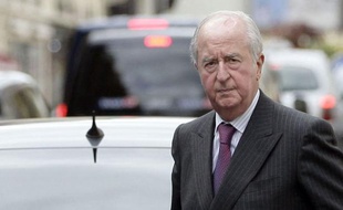 L'ancien Premier ministre UMP, Edouard Balladur, a indiqué jeudi que son choix se portait sur François Fillon pour la présidence de l'UMP, faisant remarquer toutefois qu'il ne se "projetait pas" en 2017.