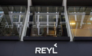 Dominique Reyl, le fondateur de la banque suisse Reyl, à laquelle l'ancien ministre du Budget Jérôme Cahuzac avait confié la gestion de son compte caché à l'étranger, a été mis en examen mercredi à Paris pour blanchiment de fraude fiscale, a-t-on appris jeudi de source judiciaire.