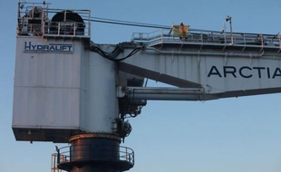 Des militants de Greenpeace ont été arrêtés après l'abordage jeudi en pleine mer Baltique d'un brise-glace Nordica affrété par Shell pour l'aider dans un forage en Arctique, que l'organisation écologiste avait déjà tenté de bloquer au port d'Helsinki