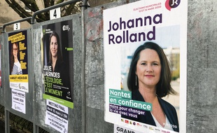 Des panneaux électoraux à Nantes: Julie Laernoes et Johanna Rolland