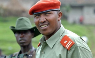 Le chef rebelle Bosco Ntaganda, recherché pour crimes de guerre et crimes contre l'humanité commis en République démocratique du Congo (RDC) au début des années 2000, a quitté le Rwanda vendredi pour la Cour pénale internationale (CPI) à La Haye.