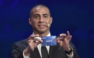 David Trezeguet tire la France lors du tirage au sort de l'Euro 2016, le 12 décembre 2015.