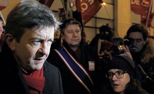 Le Front de gauche de Jean-Luc Mélenchon entend "jeter à la poubelle le scénario du match à quatre" entre les principaux candidats à la présidentielle en intensifiant sa campagne de terrain, a affirmé mardi François Delapierre, directeur de campagne.