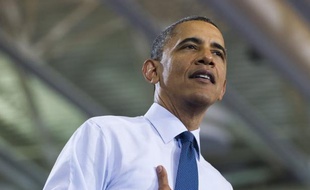Barack Obama a félicité dimanche François Hollande pour son élection, mais a évoqué d'emblée des "dossiers difficiles" à gérer en commun avec le président français élu, allusion évidente à l'Afghanistan et à la crise de la dette européenne.
