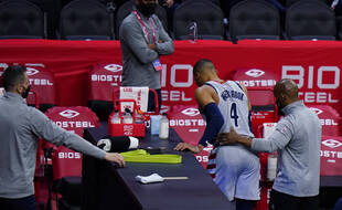 Russel Westbrook sort sur blessure lors du match entre les Sixers et les Wizards, le 26 mai 2021.