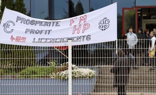 Une centaine de salariés du site Faure et Machet (FM Logistic) de Woippy (Moselle) ont décidé de retenir trois directeurs dans une salle de réunion toute la nuit du jeudi 16 au vendredi 17 avril dans l'attente d'un représentant compétent.