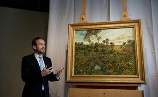 Une peinture de Van Gogh intitulée «Coucher de soleil sur Montmajour», dévoilée à Amsterdam le 9 septembre 2013.