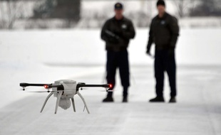 La police du Michigan fait une démonstration de son «Unmanned Aircraft System», le 15 janvier 2015.