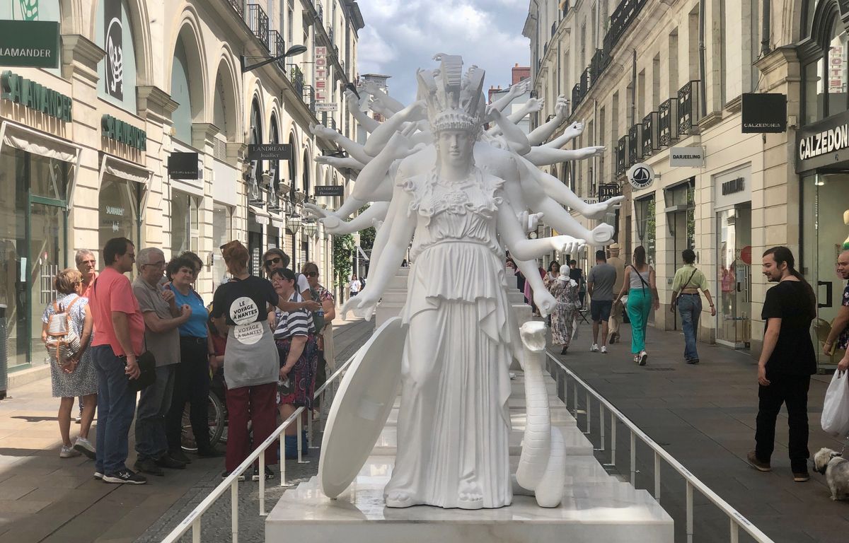 Nantes : « Originale et déroutante », l'incontournable oeuvre aux 19 statues impressionne