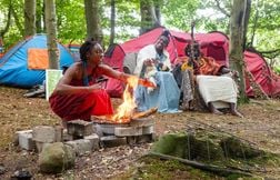 Portée disparue, une Américaine retrouvée dans une tribu africaine en Écoss…