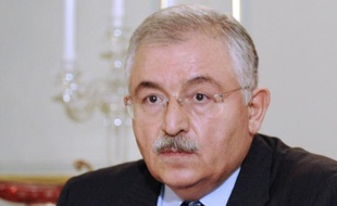 L'ambassadeur de Turquie en France Tahsin Burcuoglu, rappelé à Ankara après l'adoption le 22 décembre au Parlement français d'une proposition de loi punissant la négation du génocide arménien sous l'Empire ottoman, est rentré à Paris, a-t-on appris dimanche de source turque.